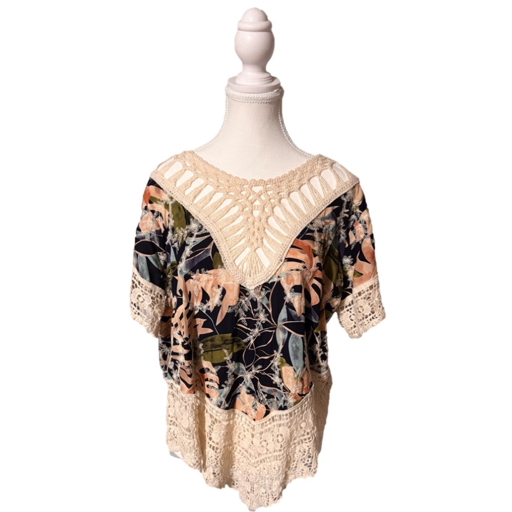 Solitaire size small multicolored top super cute!